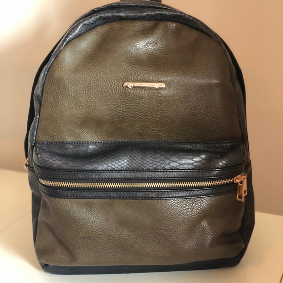 Backpack - Picture 2 of 6